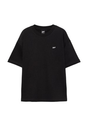 Czarny t-shirt z krótkim rękawem i okrągłym dekoltem, z małym białym logo "SWT?" na lewej piersi, przedstawiony na białym tle.