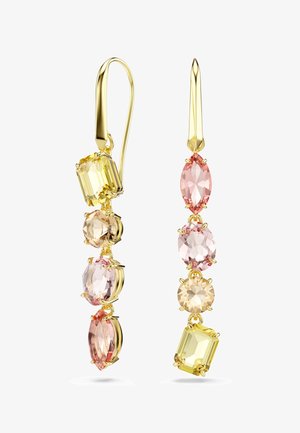 Goldene Ohrhänger mit gelben, rosa und pfirsichfarbenen rechteckigen, ovalen und runden Edelsteinen, vertikal angeordnet.