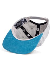 Harmaa neulottu pipo teal-suojaverhon rimalla, jossa musta vuori ja tarrat, esittelee säädettävän snapback-kiinnityksen.