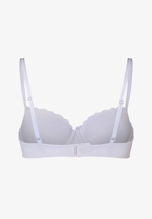 Soutien-gorge rembourré blanc avec bordure en dentelle, bretelles réglables et fermeture à agrafes dans le dos, vu de dos.