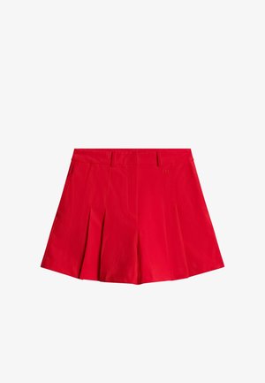 Rode korte broek met geplooid ontwerp, gemaakt van lichtgewicht stof met een gladde textuur, en een standaard tailleband met lussen voor een riem.