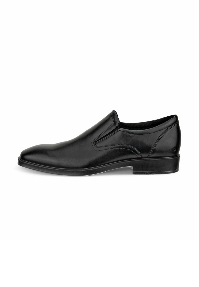 Scarpa slip-on in pelle nera con un design snello, punta arrotondata e dettagli di cucitura sottili. Presenta un tacco in gomma basso per maggiore stabilità.