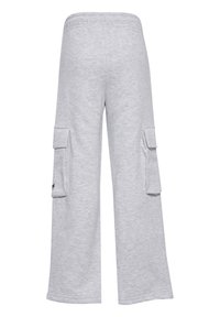 Grijze, wijde cargo-broek van zacht materiaal met twee zijzakken, een elastische tailleband en een relaxte pasvorm.