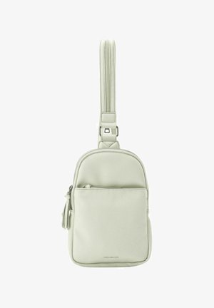 Sac bandoulière vert clair en cuir lisse, doté d'une poche avant zippée, d'une longue sangle réglable et d'un design minimaliste.