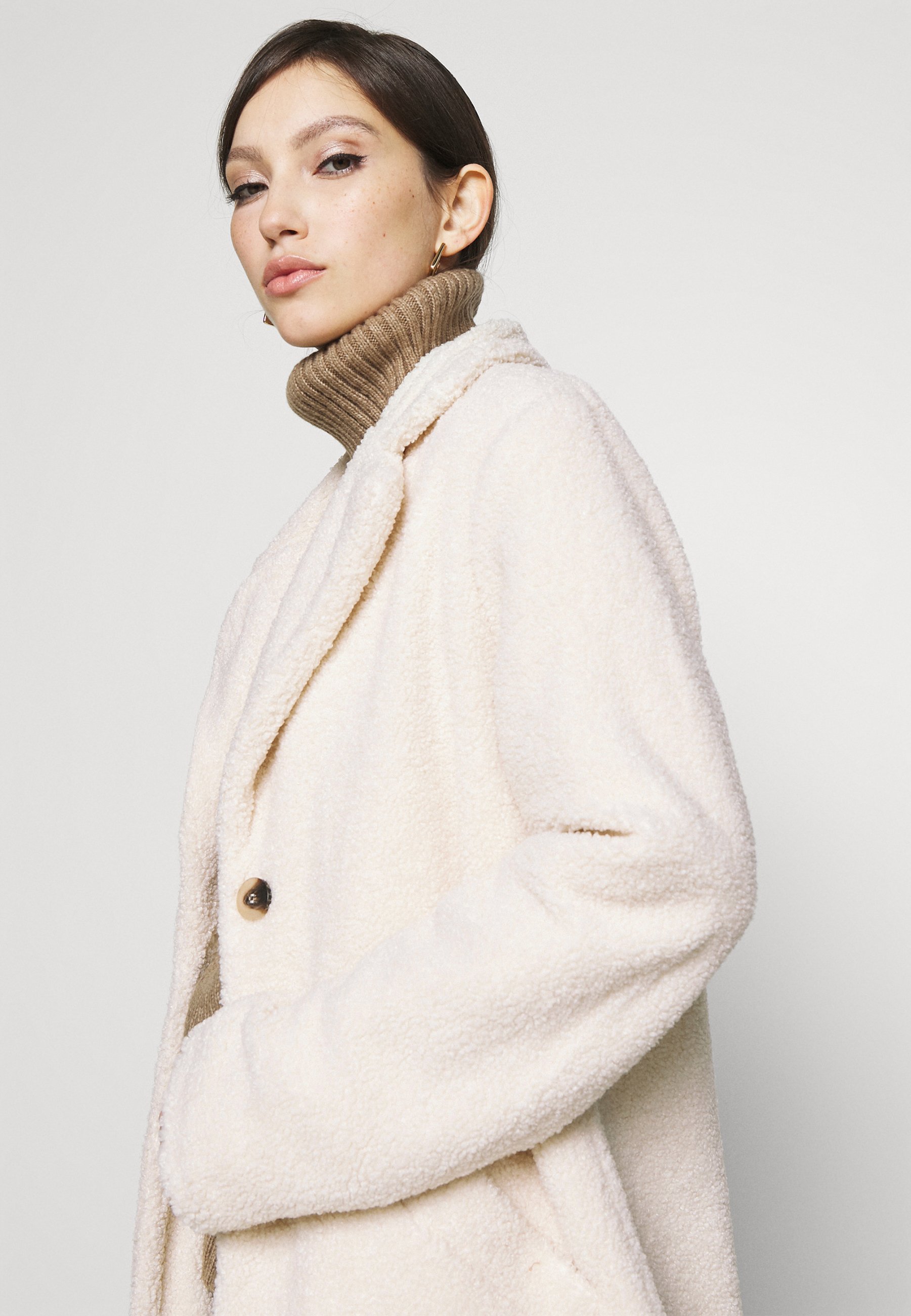 vila oversized teddy coat