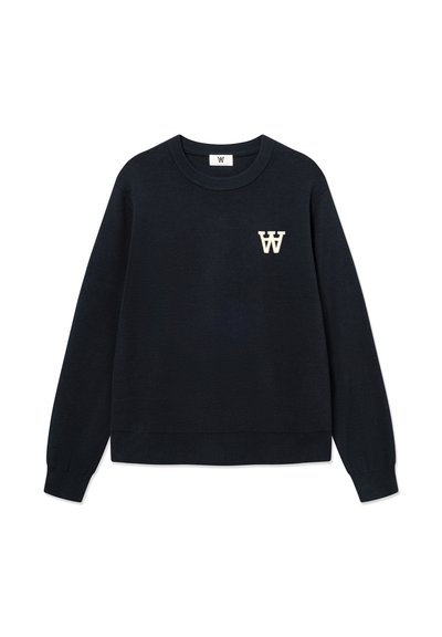 Sudadera de punto color azul marino con cuello redondo y puños acanalados. Presenta una letra "W" bordada en color crema en el pecho.