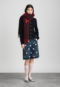 MARC JACOBS THE SCARF - Sjal / Tørklæder - dark plum