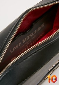 Love Moschino Taška s příčným popruhem - black