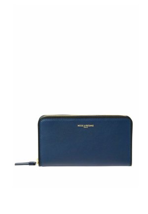Portefeuille en cuir bleu avec lettrage en logo doré, fermeture éclair et design plat. Présente une texture lisse et un contour noir contrastant.