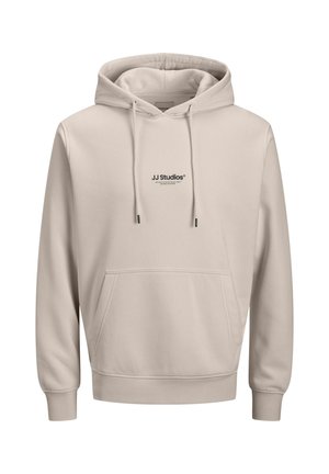 Beige mikina s kapucí, přední kapsou a černým textem "JJ Studios" na hrudi. Měkká tkanina a uvolněný střih.