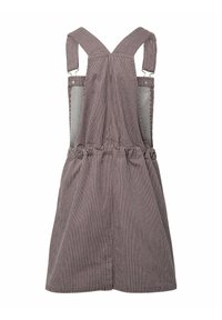 Καφέ και λευκό κάθετα ριγέ φόρεμα με φαρδιές τιράντες και σόλες στη μέση.