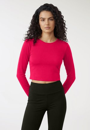 - Bluzka z długim rękawem