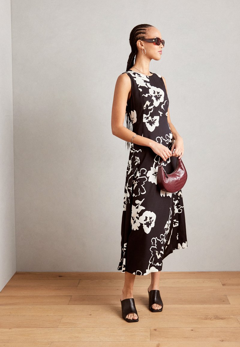 Marc O'Polo DRESS FEMININE SILHOUETTE CUTLINES SLEEVELESS - Denné šaty - multi