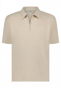Beige poloshirt met korte mouwen en een ritskraag, voorzien van een subtiele logo-detail op de borst en een gladde, gestructureerde stof.