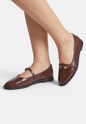 Bata, Ballerine con cinturino - marrone