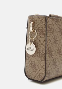 Guess Sac bandoulière - latte logo