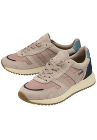 Ljusrosa och beige sneakers i mocka och textilmaterial, med mörkblå accenter, texturerad gummisula och snörningsdesign.