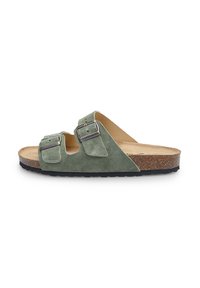 Suedefärgade gröna sandaler med två justerbara remmar, korkfotbädd och strukturerad svart gummisula. Öppen tå-design och slät inredning.
