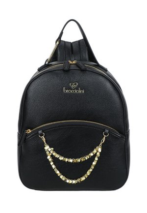 Zaino in pelle nera con cerniera dorata e catena decorativa in oro, marchiato con il logo "braccialini" in lettere dorate.