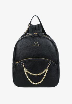 Zaino in pelle nera con cerniera dorata e catena decorativa in oro, marchiato con il logo "braccialini" in lettere dorate.