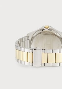 Tommy Hilfiger BRUCE - Reloj - silver-coloured/gold-coloured/green