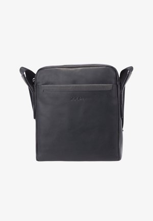 Sac à bandoulière rectangulaire en cuir noir avec une fine poche avant et une sangle en tissu réglable.