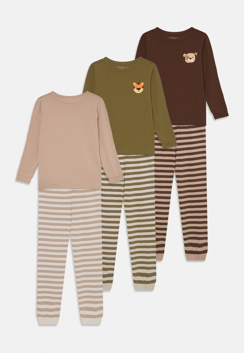 Vier sets kinderpijamas: twee langemouwtops in olijfgroen en bruin met dierenprints, gecombineerd met gestreepte broeken in gedempte kleuren.