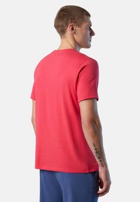 North Sails MIT LOGO-AUFNÄHER - T-shirt basic - hellrot