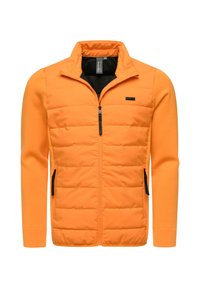 Giacca imbottita arancione con zip integrale, caratterizzata da un pannello anteriore trapuntato solido e maniche lisce, oltre a tasche laterali con dettagli neri.