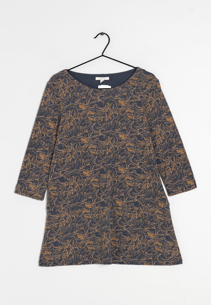 Robe bleu marine à manches longues, avec un motif abstrait beige. Matière douce et encolure dégagée. Suspendue à un crochet noir.