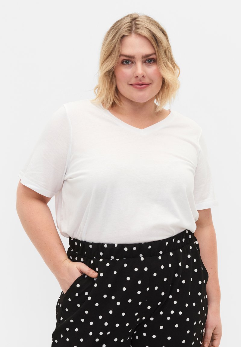 Zizzi KURZ RMELIGES MIT A LINIE T shirts Basic Bright White hvid zizzi-kurz-rmeliges-mit-a-linie-t-shirts-basic-bright-white-hvid