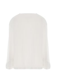 Blusa bianca, morbida e ampia, con scollatura rotonda, maniche a tre quarti e un tessuto leggero e liscio. Nessun motivo o dettaglio visibile.