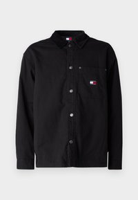 Svart knapplist skjorta, bomullstyg, långa ärmar, manchesterkrage, en bröstficka med en flerfärgad logotypklistermärke, silverfärgade knappar.