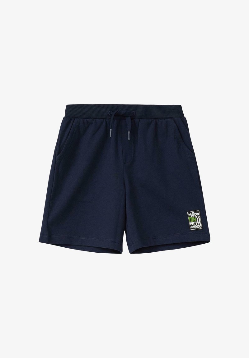 Shorts en coton bleu marine avec ceinture élastique, cordon de serrage, poches latérales et écusson "More Fun with S. Oliver" sur la jambe gauche.