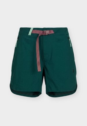 Shorts vert foncé avec poches latérales zippées et ceinture réglable bordeaux, présentés sur fond blanc.