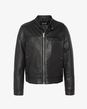 Giacca in pelle nera con cerniera frontale, tasche con zip sul petto e sui lati, colletto con bottoni a pressione e fodera interna trapuntata.