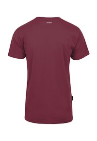 Burgunderfarbendes Baumwoll-T-Shirt mit kurzen Ärmeln, runder Ausschnitt und einem Logo-Druck auf der Rückseite. Glatte Textur und normale Passform.