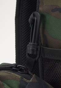 Jordan AIR SCHOOL BACKPACK UNISEX SET - Peračník - green