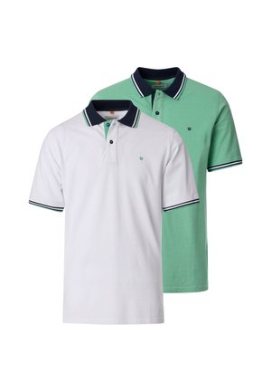 Zwei kurzärmelige Poloshirts, eins weiß und eins mintgrün, beide mit marineblauen Kragen und Ärmelabschlüssen, nebeneinander dargestellt.