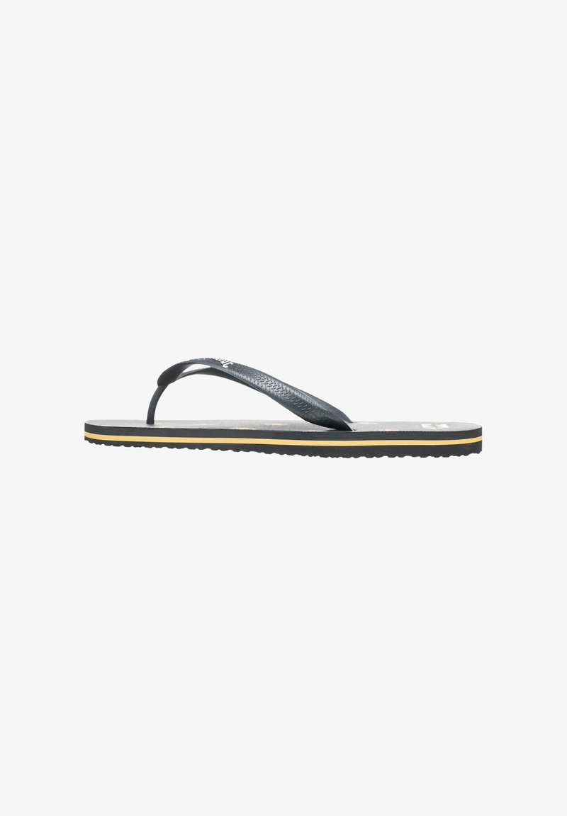 Sorte flip-flops med en struktureret rem, flad gummisål og gult accent langs basen. Letvægts- og minimalistisk design.