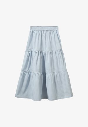 Jasnoniebieska spódnica na piętra z delikatnymi pionowymi białymi paskami i elastycznym paskiem w talii, długość midi, marszczone części materiału.