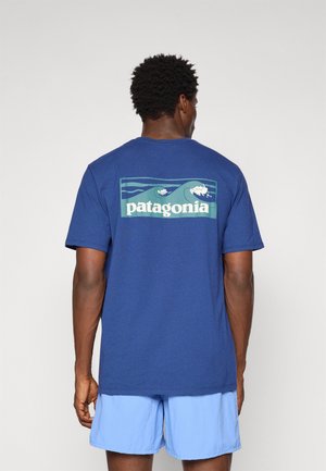 BOARDSHORT LOGO POCKET RESPONSIBILI-TEE - Print T-shirt - clement blue
