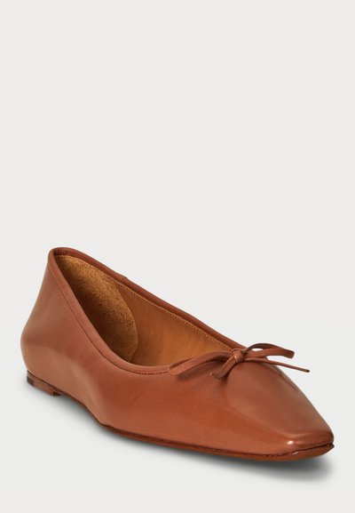Polo Ralph Lauren POINTED LEATHER BALLET FLAT - Balerinke - almond