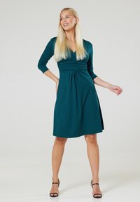 Chelsea Clark FLARED MATERNITY 3/4 SLEEVES - Džersejové šaty - dark green