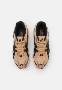 ASICS SportStyle GEL PRELEUS - Sapatilhas - camel beige/black