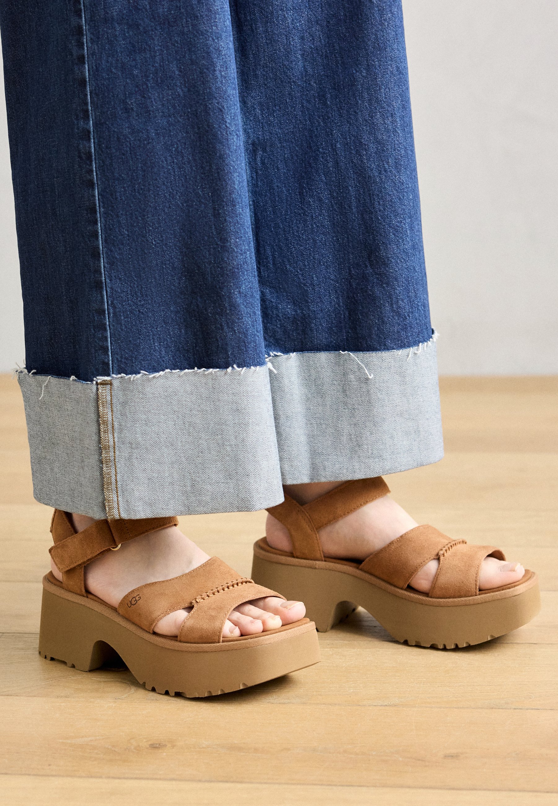UGG ニュー ハイツ プラットフォーム T-ストラップ UGG® New Heights Platform T-Strap for Women | UGG®