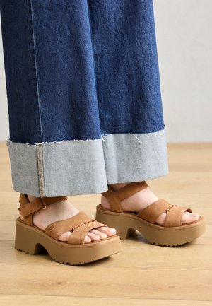 NEW HEIGHTS ANKLE STRAP - Sandalen met plateauzool - chestnut
