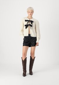 ONLY ONLRAVEN HERO  - Shorts - black