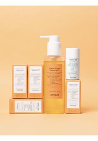 Meisani VITAMIN E-RASER CLEANSING OIL - Detergente - -
