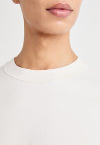 Abercrombie & Fitch VINTAGE CREAM - T-shirts - white sand